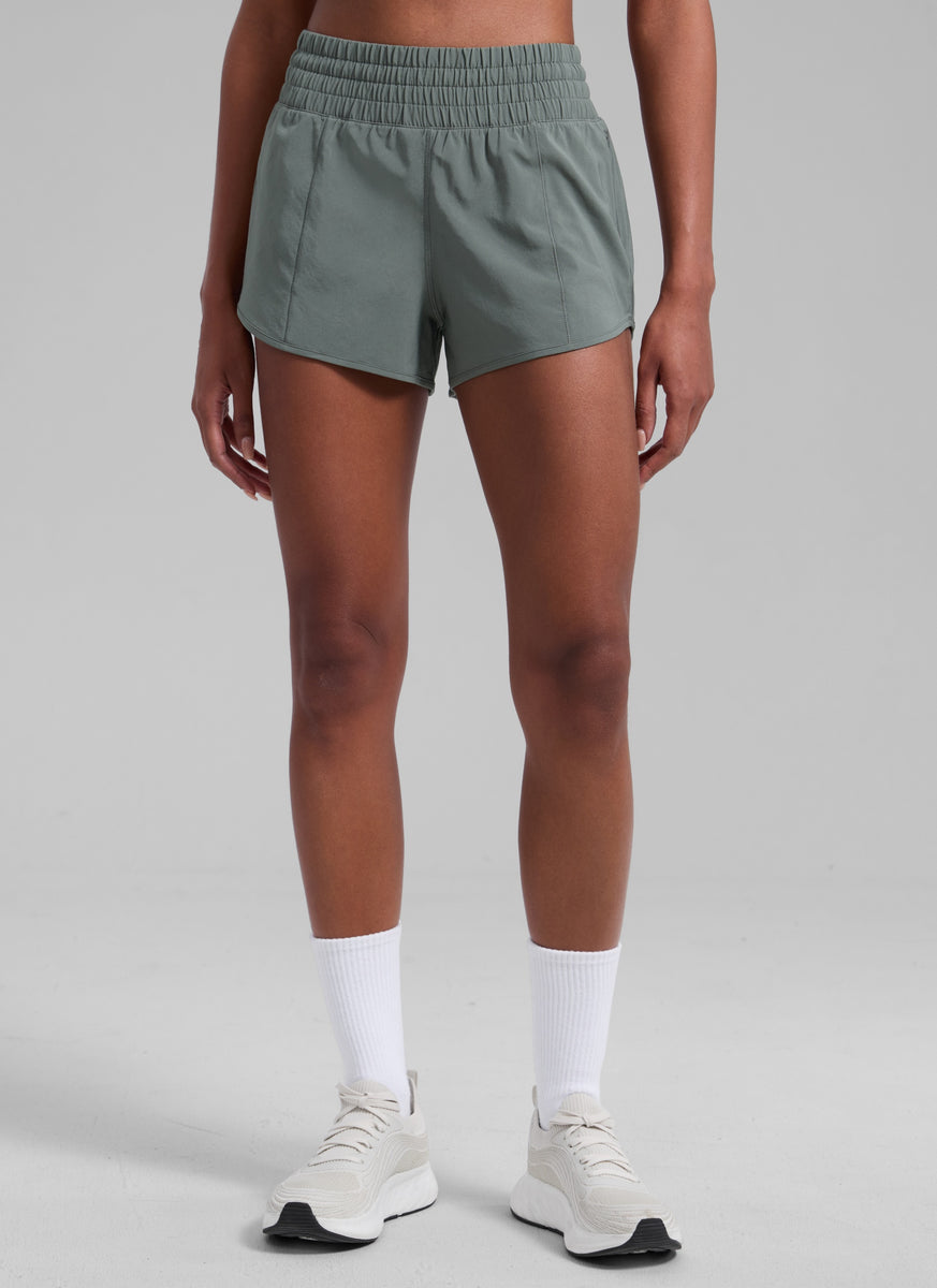 CRZ YOGA Women's Running Feathery-Fit High Rise Lined Shorts 2.5
