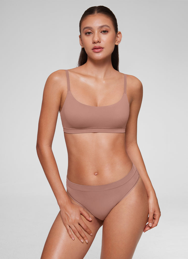 CRZ YOGA Women's Softhold Wireless Scoop Neck  Everyday Bra Adjustable Snow White