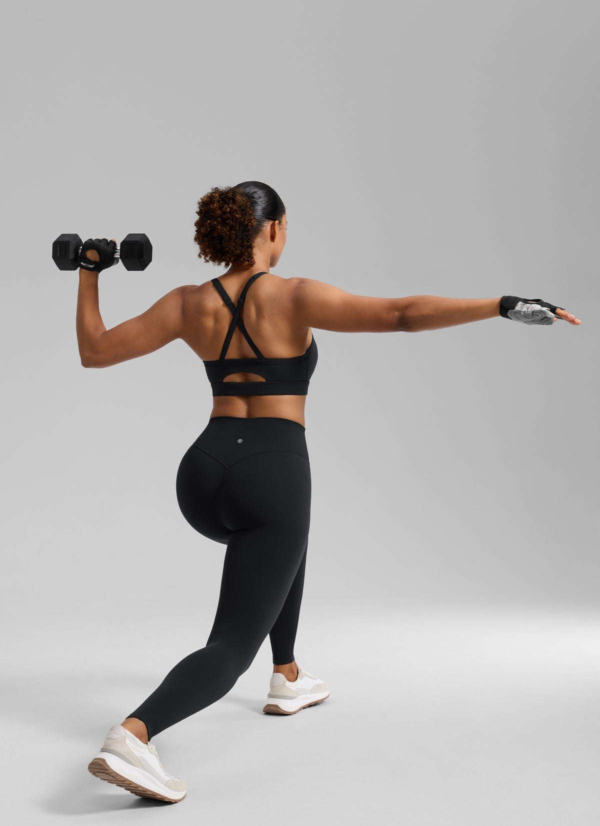 CRZ YOGA Women's Butterlift Yoga U Neck Cross Back Keyhole Sports Bra Black @model_info:Barbara