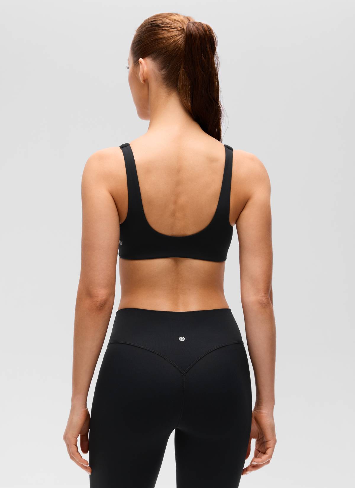 CRZ YOGA Women's Butterluxe Yoga Twist V Neck U Back Sports Bra Black @model_info:Lary