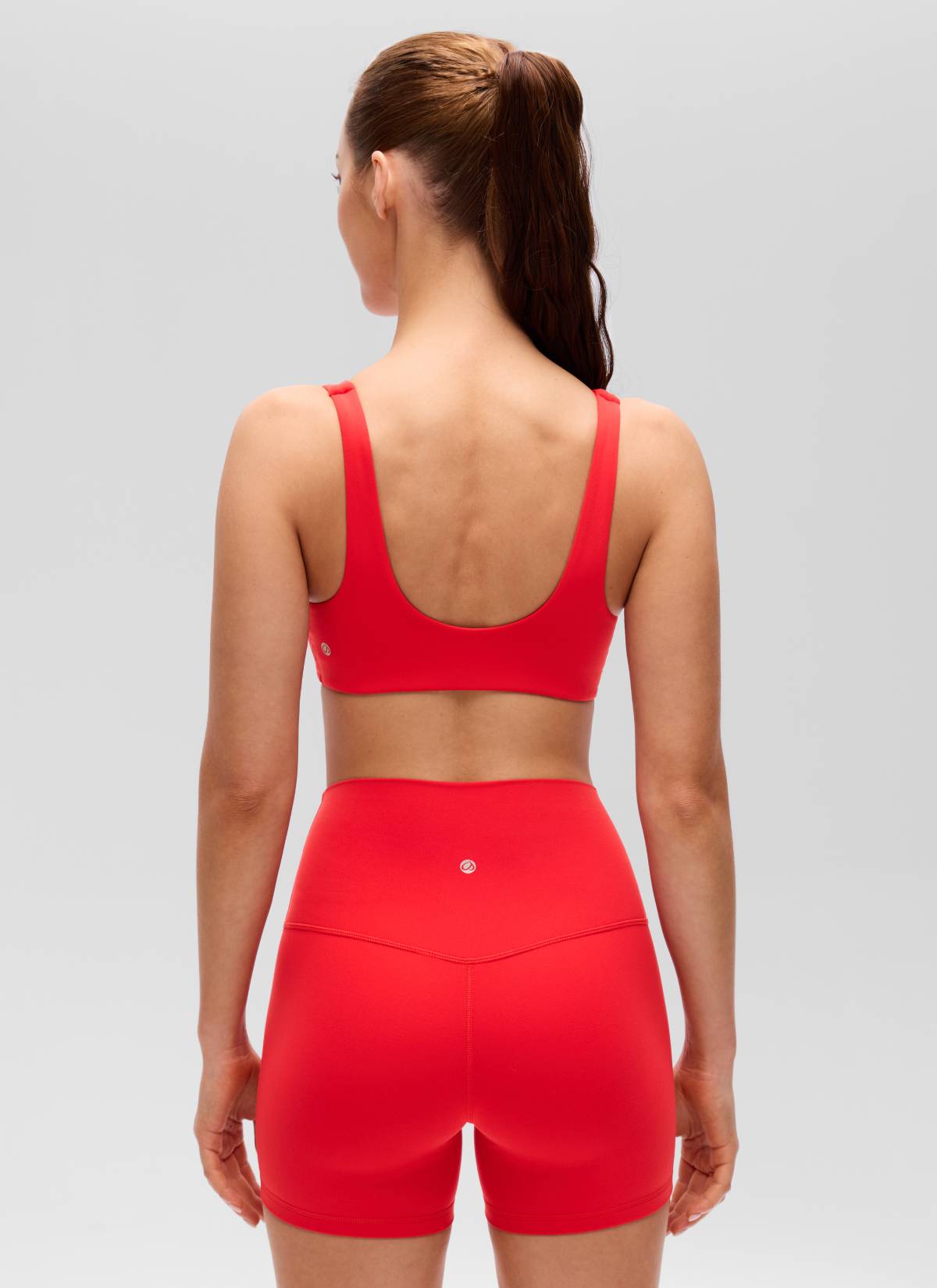 CRZ YOGA Women's Butterluxe Yoga Twist V Neck U Back Sports Bra Deep Red @model_info:Lary