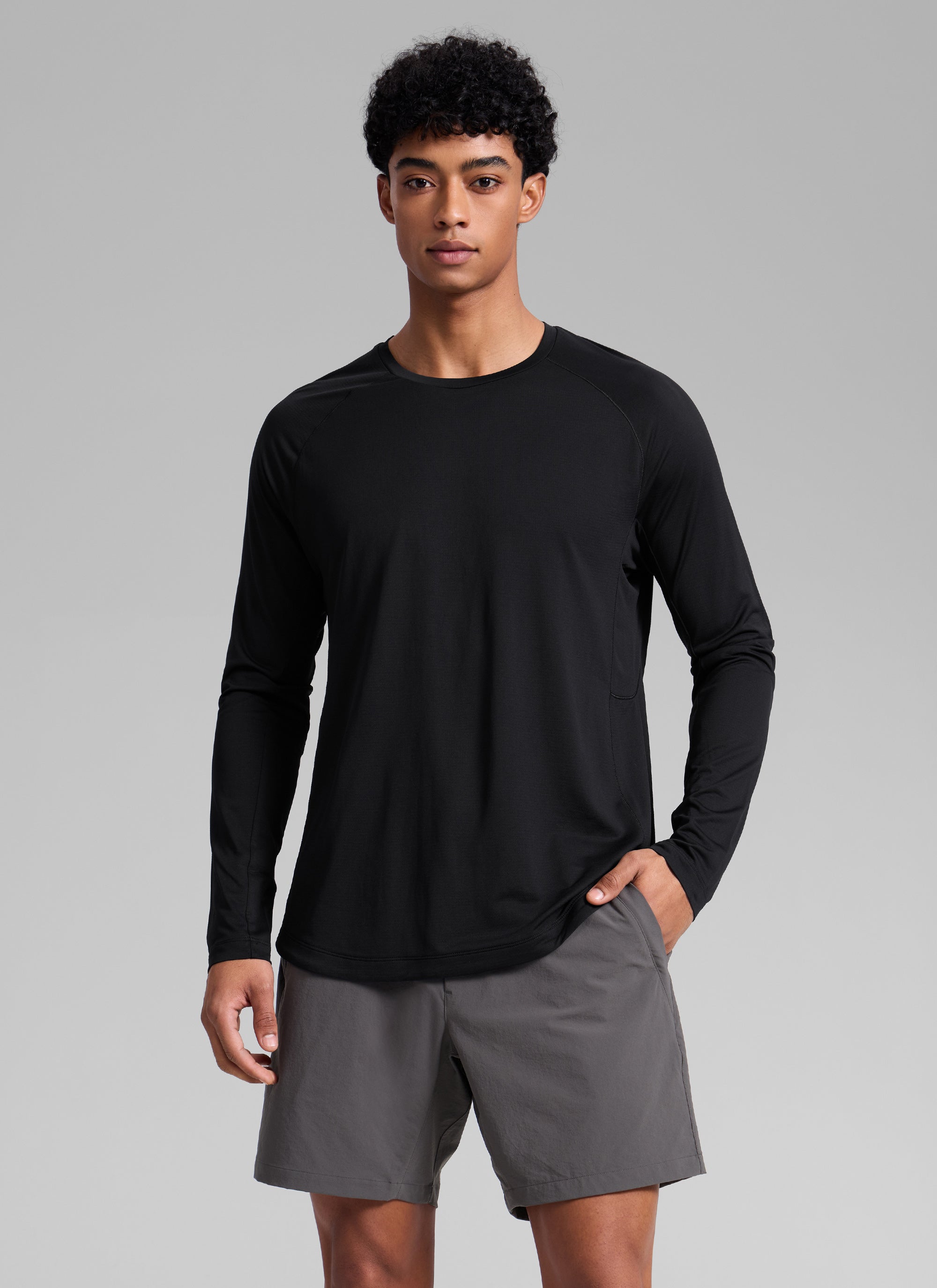 CRZ YOGA Men's Train Slim Fit Lightweight Rounded Scallop Long Sleeves Black
