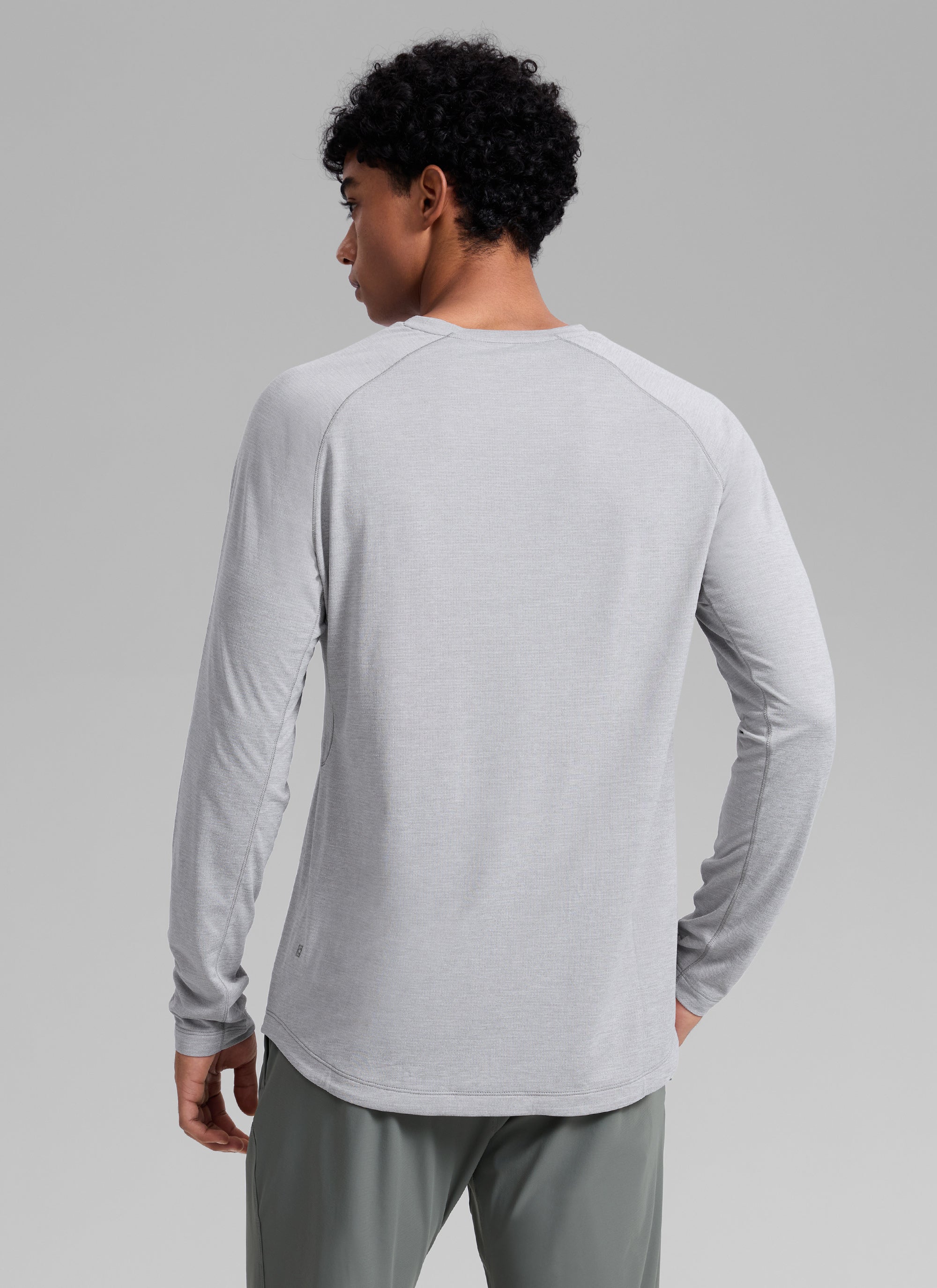 CRZ YOGA Men's Train Slim Fit Lightweight Rounded Scallop Long