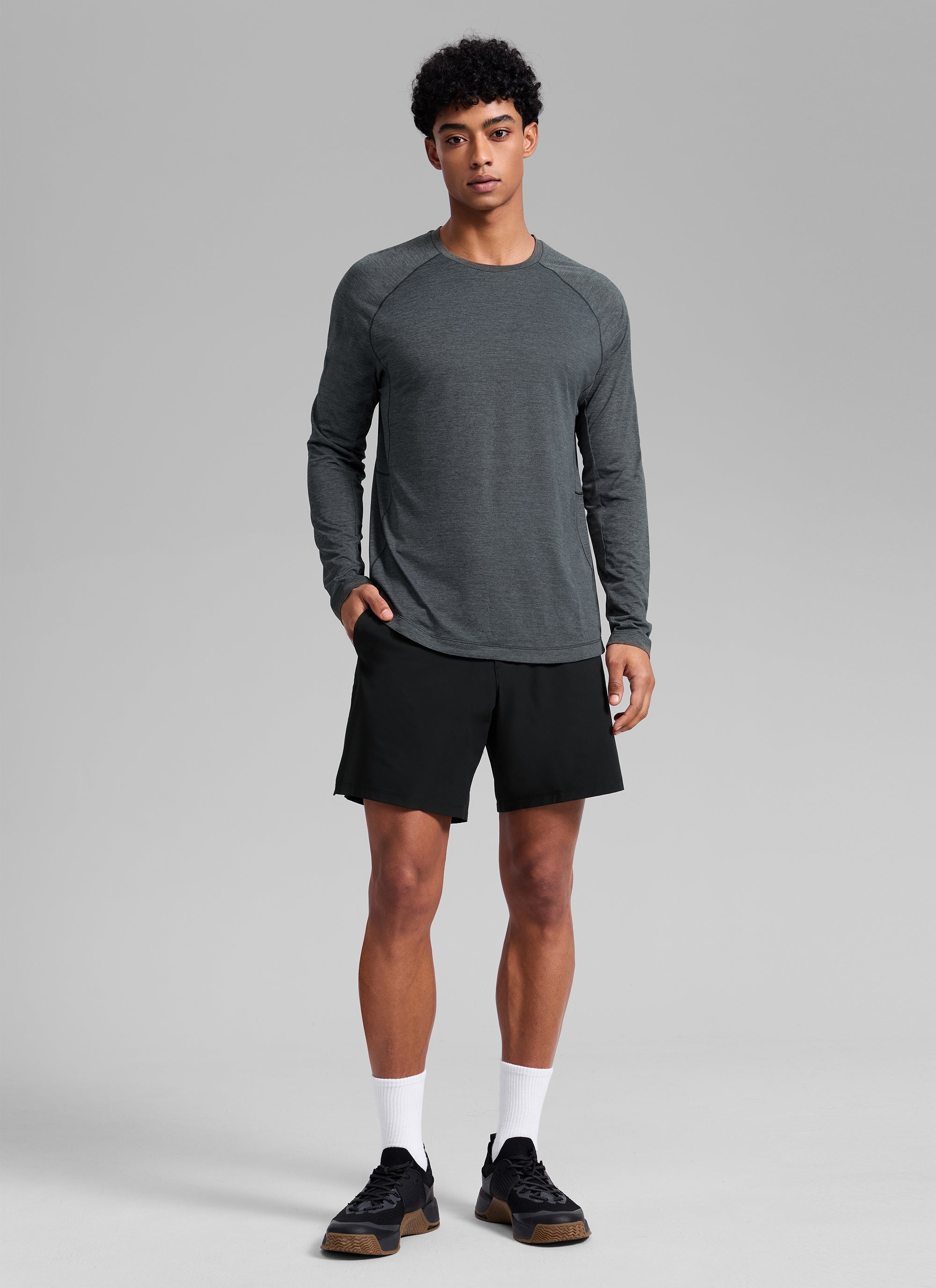 CRZ YOGA Men's Train Slim Fit Lightweight Rounded Scallop Long Sleeves Carbon Heather