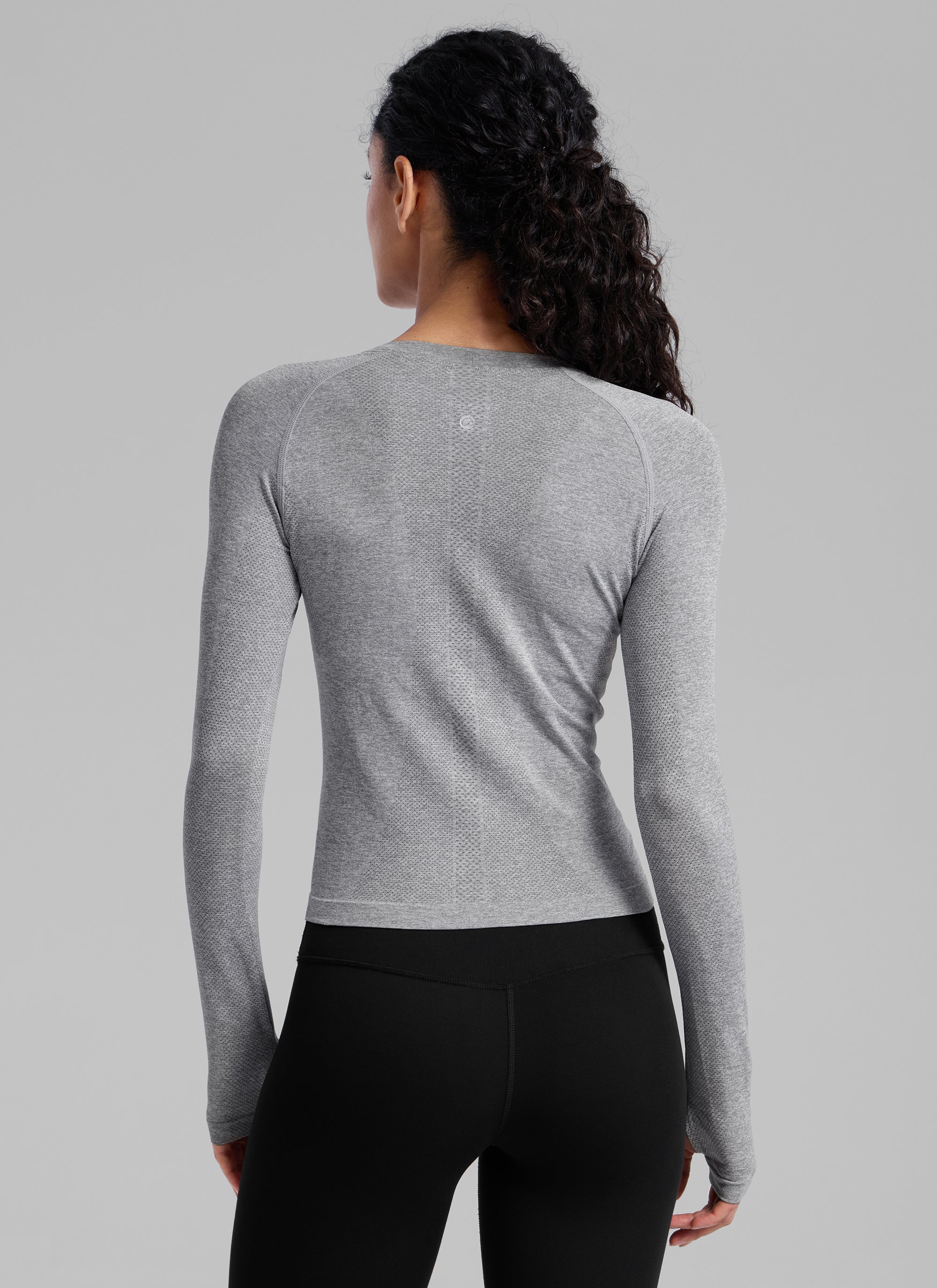CRZ YOGA Women's Run Train Shirts Seamless Long Sleeve Waist Length Slate Grey Marl @model_info:Larissa