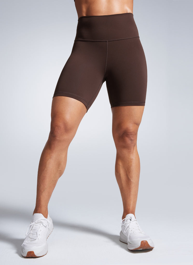 CRZ YOGA Women's Workout High Rise Biker Shorts Butterbreeze Shorts 6'' Hot Fudge Brown @model_info:Cintia