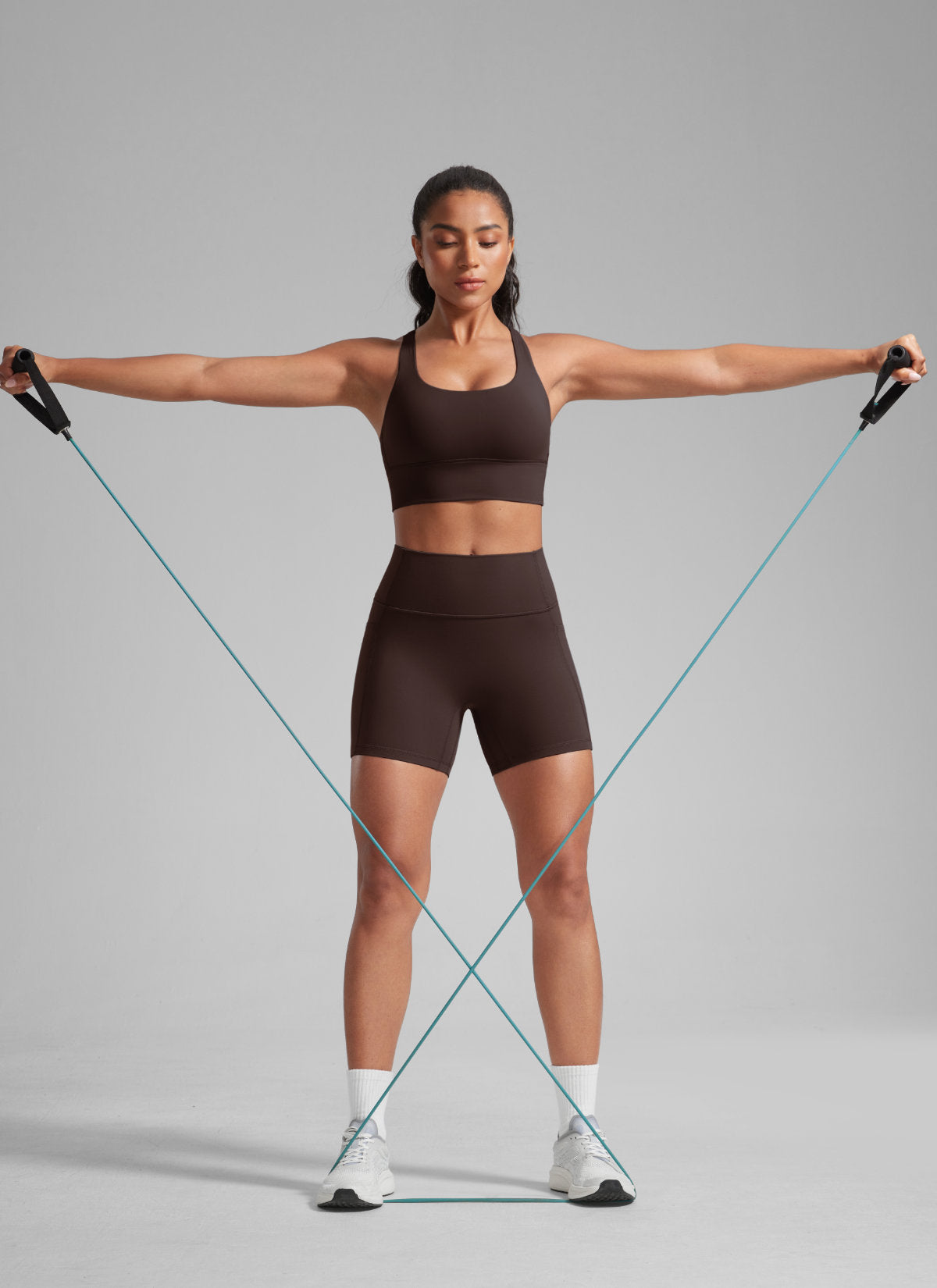 CRZ YOGA Butterlift Womens Scrunch Butt No Front Seam Pocket Biker Shorts 5'' Hot Fudge Brown