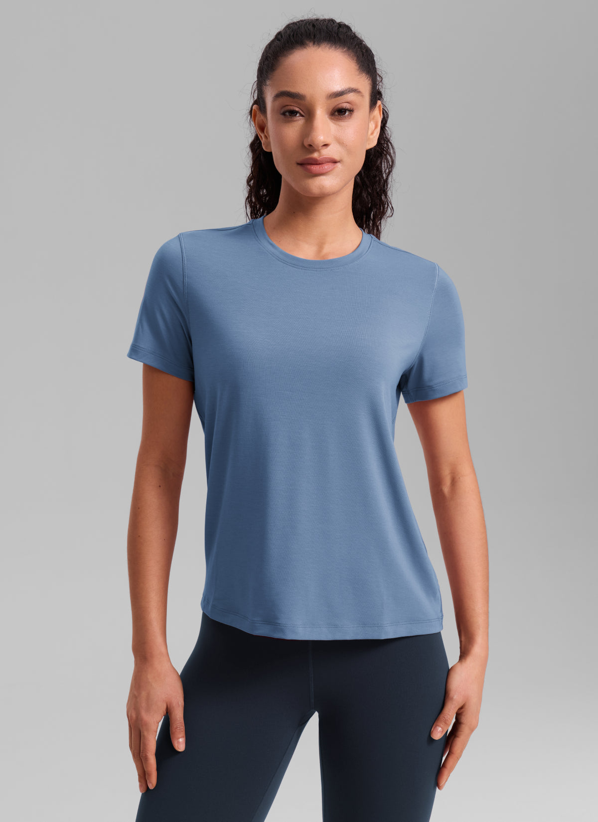 CRZ YOGA Women's Quick Dry Workout Crewneck Hip Length Short Sleeve Washed Denim