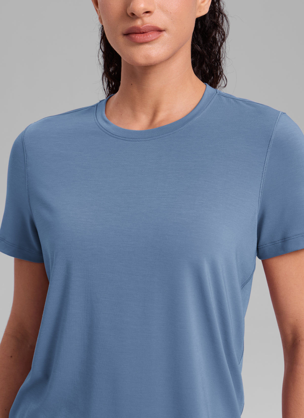 CRZ YOGA Women's Quick Dry Workout Crewneck Hip Length Short Sleeve Washed Denim