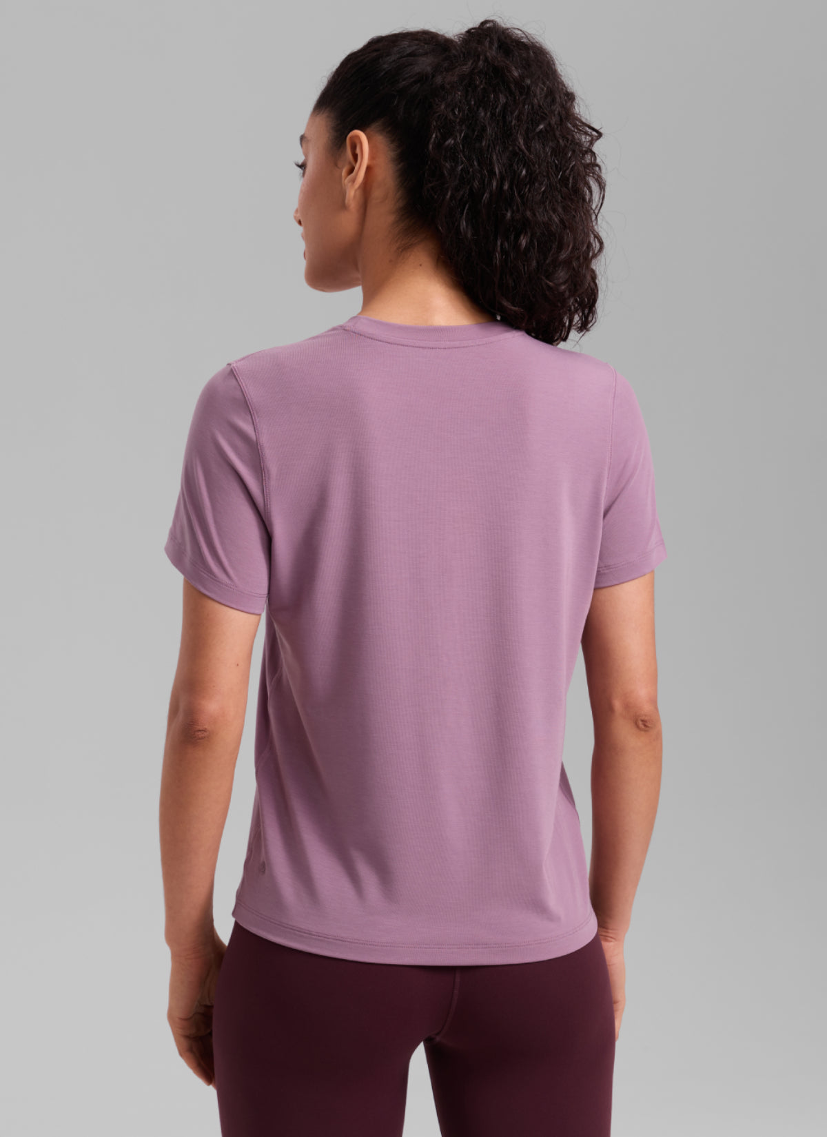 CRZ YOGA Women's Quick Dry Workout Crewneck Hip Length Short Sleeve Light Lavender