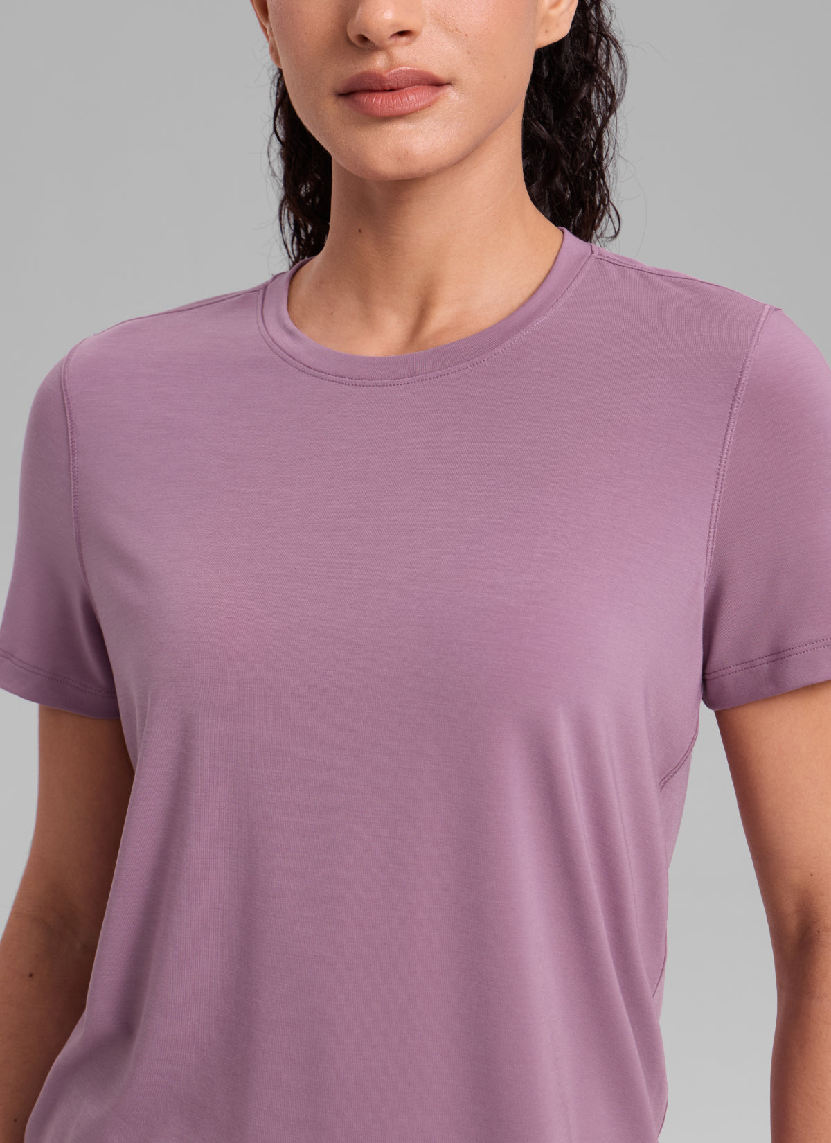 CRZ YOGA Women's Quick Dry Workout Crewneck Hip Length Short Sleeve Light Lavender