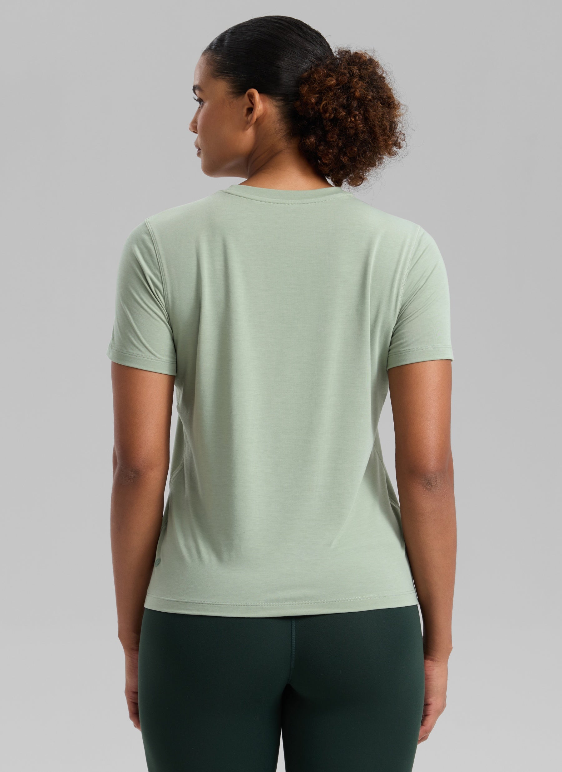 CRZ YOGA Women's Quick Dry Workout Crewneck Hip Length Short Sleeve Fog Green