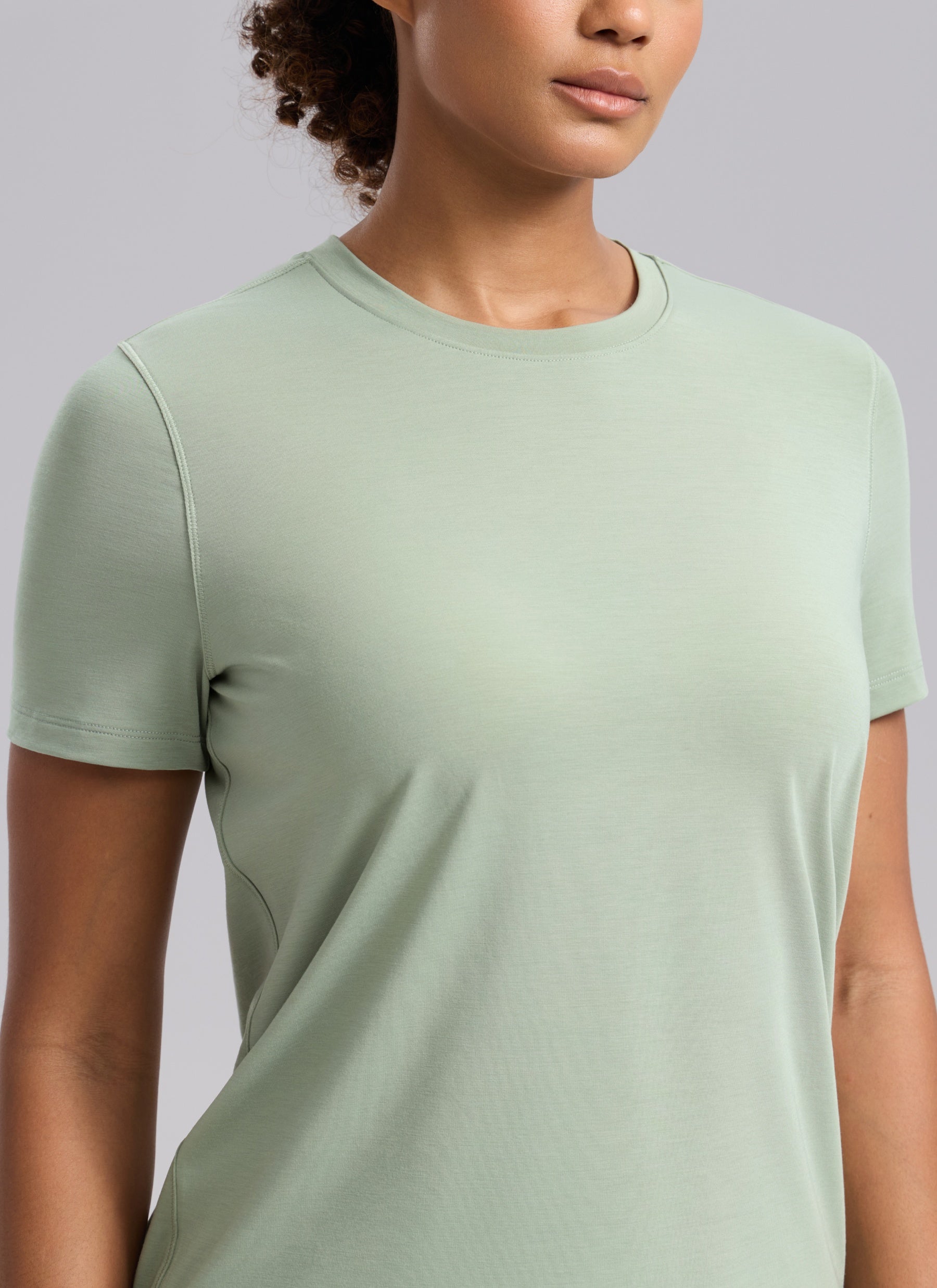 CRZ YOGA Women's Quick Dry Workout Crewneck Hip Length Short Sleeve Fog Green
