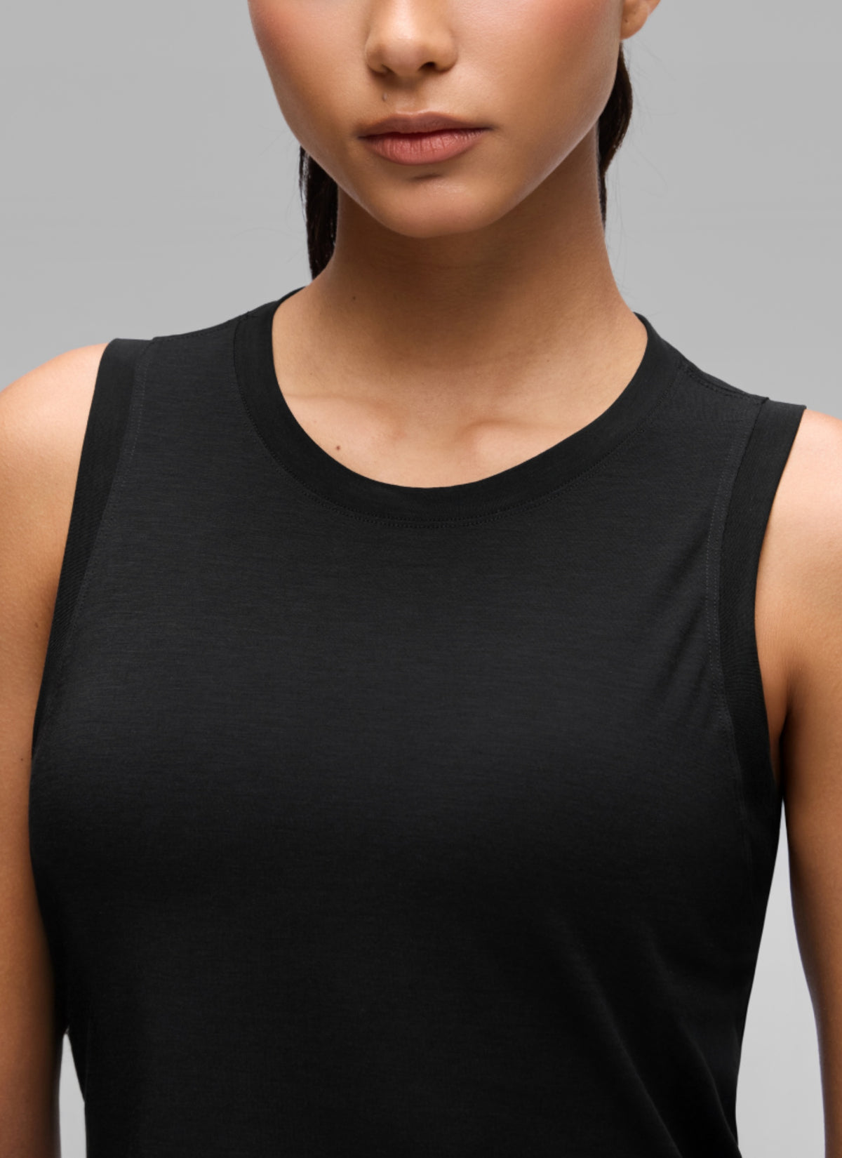 CRZ YOGA Women's Quick Dry Crop Racerback Sleevesless Tank Tops Black @model_info:A