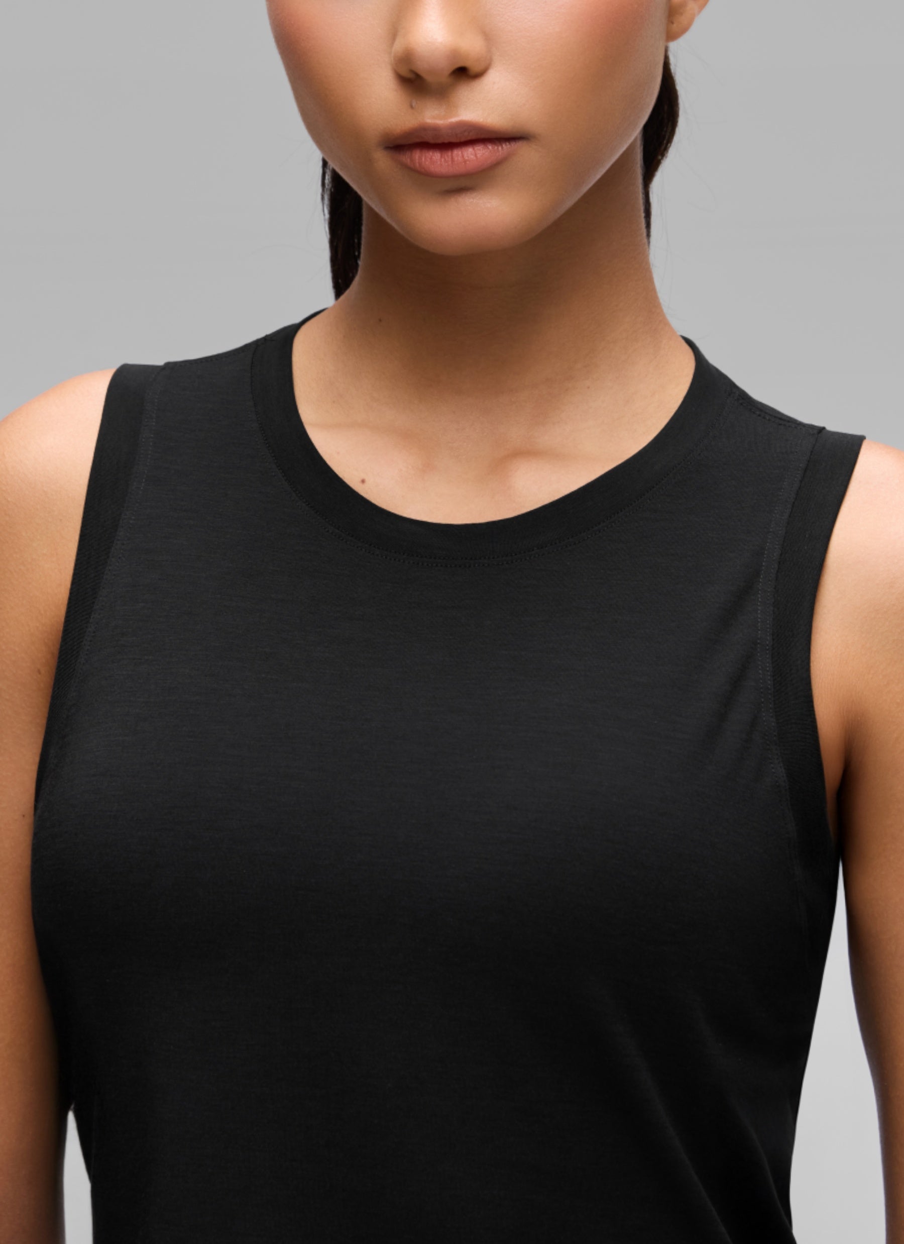 CRZ YOGA Women's Quick Dry Crop Racerback Sleevesless Tank Tops Black