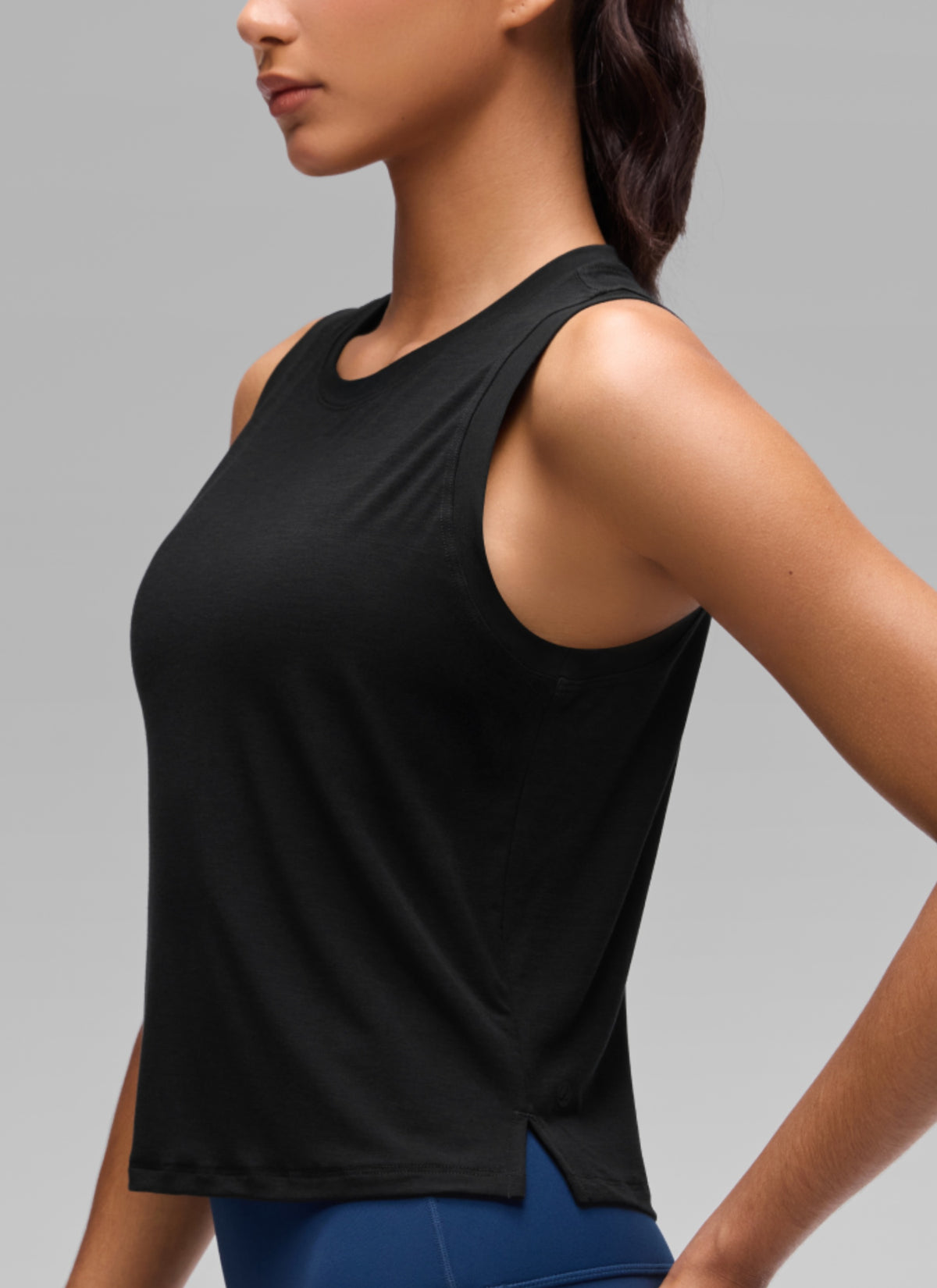 CRZ YOGA Women's Quick Dry Crop Racerback Sleevesless Tank Tops Black @model_info:A