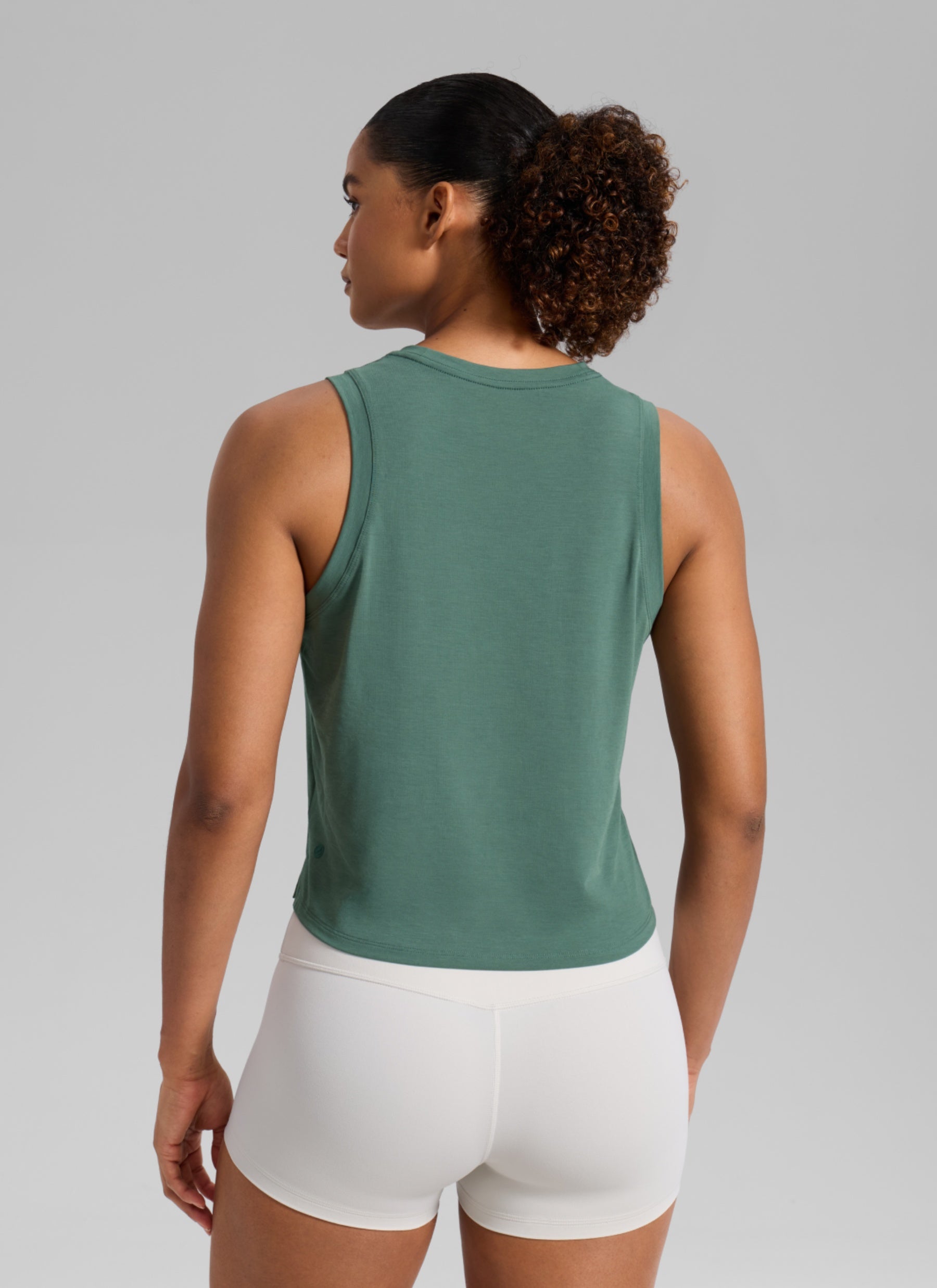 CRZ YOGA Women's Quick Dry Crop Racerback Sleevesless Tank Tops Graphite Green @model_info:B