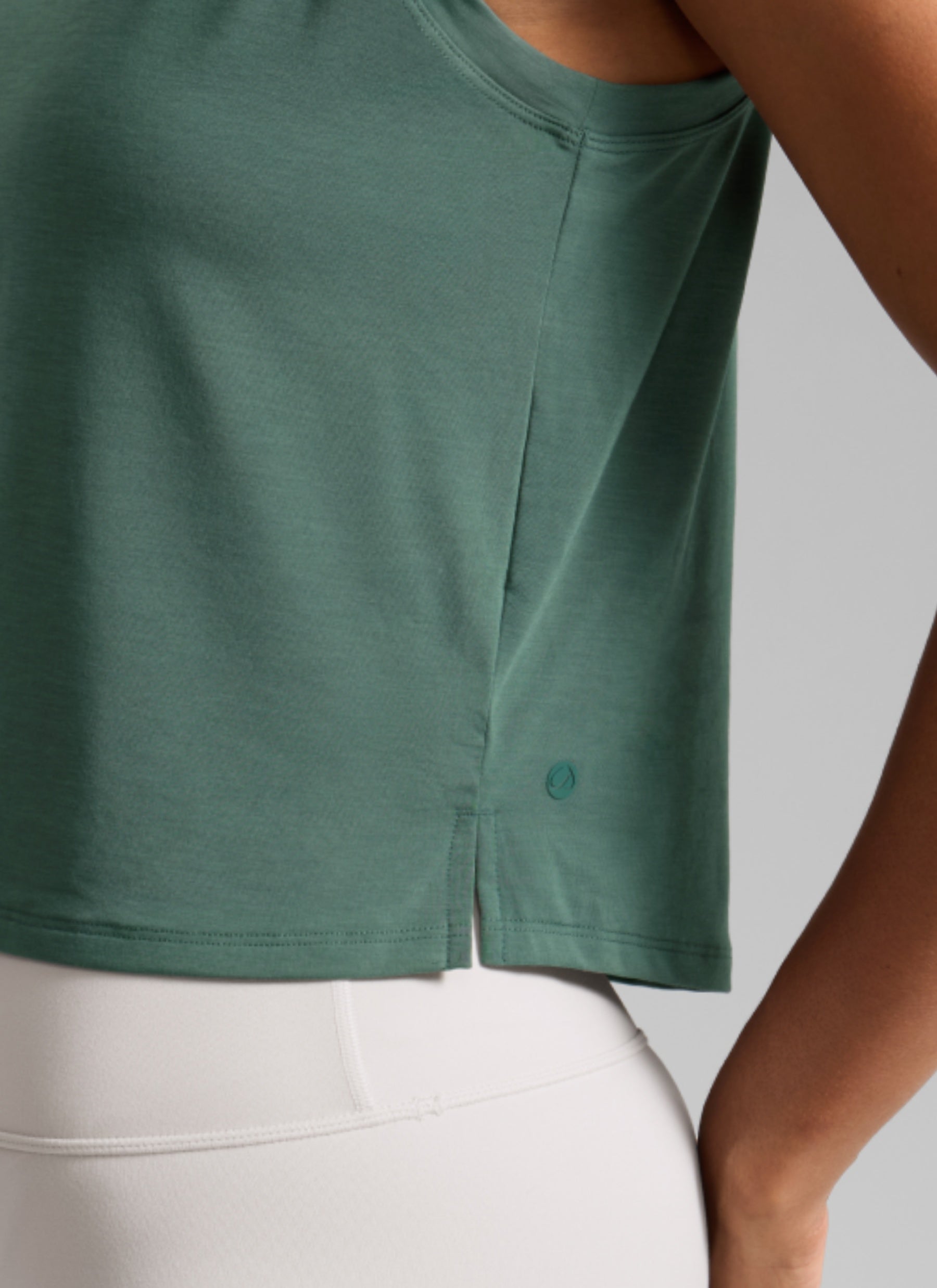 CRZ YOGA Women's Quick Dry Crop Racerback Sleevesless Tank Tops Graphite Green