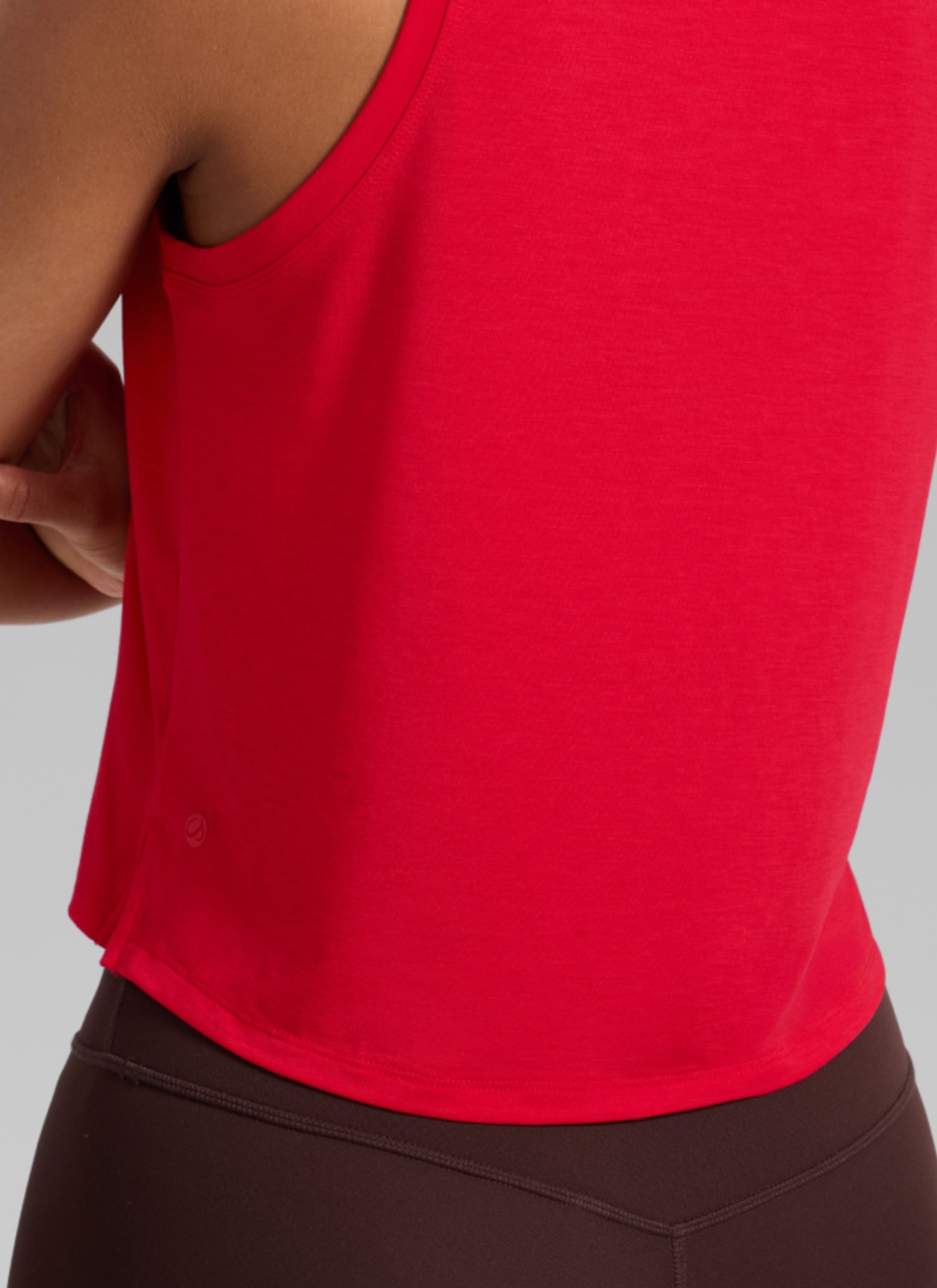 CRZ YOGA Women's Quick Dry Crop Racerback Sleevesless Tank Tops Aurora Red @model_info:B