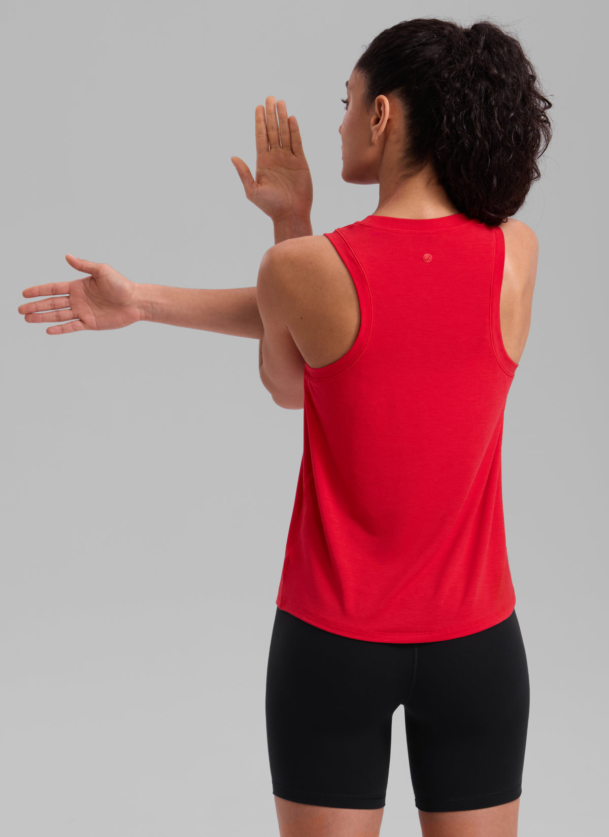 CRZ YOGA Women's Quick Dry Workout Crew Neck Racerback Hip Length Tank Aurora Red
