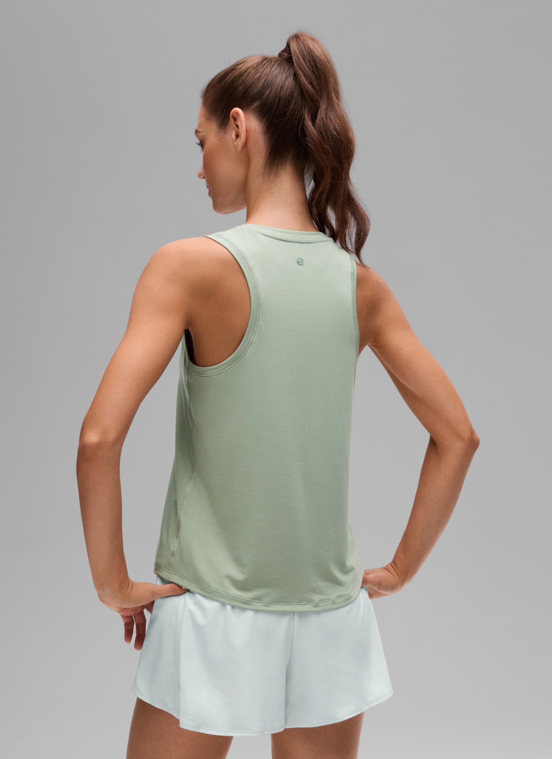 CRZ YOGA Women's Quick Dry Workout Crew Neck Racerback Hip Length Tank Fog Green