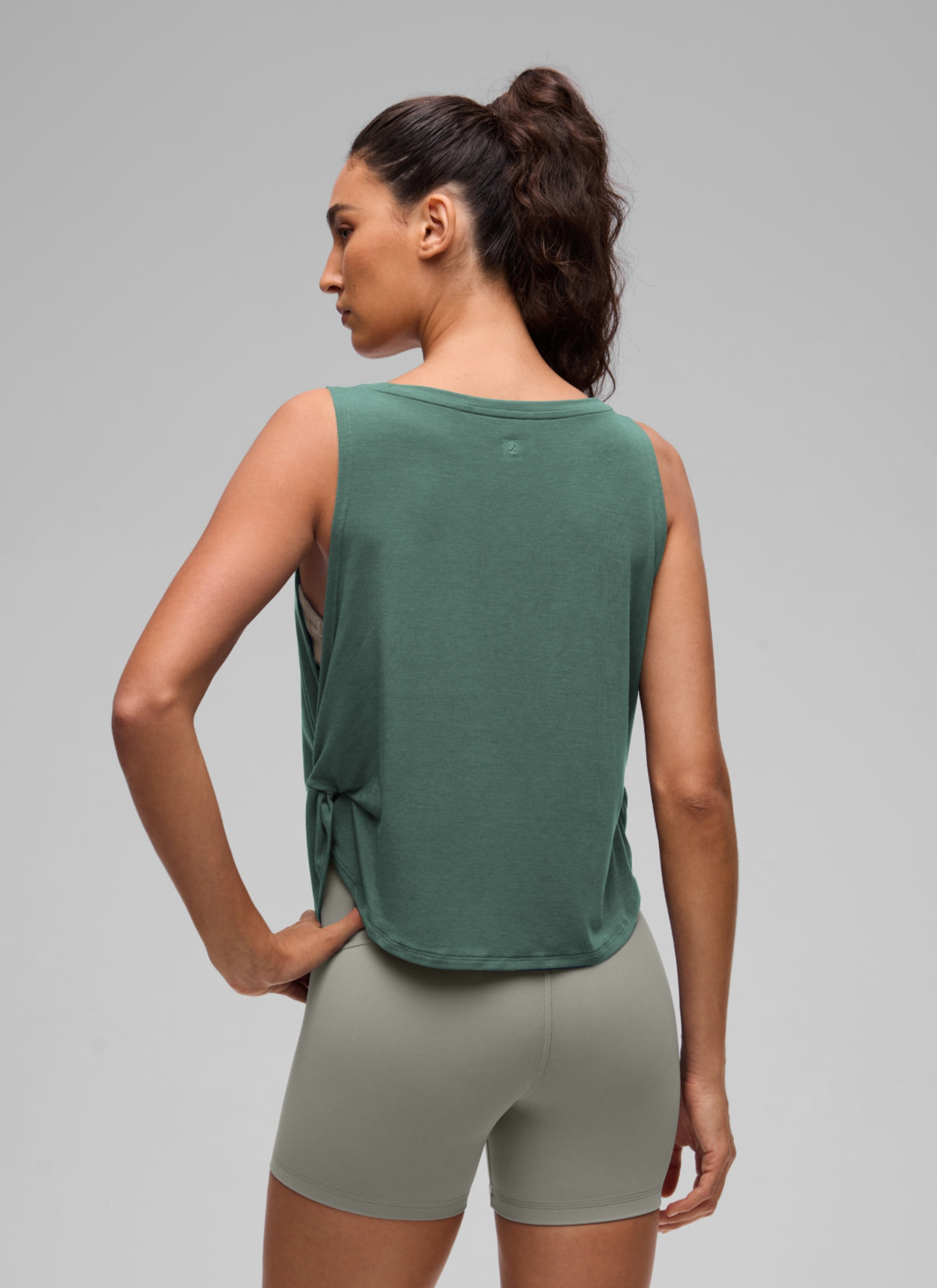 CRZ YOGA Women's Workout Quick Dry Crewneck Waist Length Relaxed Fit Tank Graphite Green @model_info:V