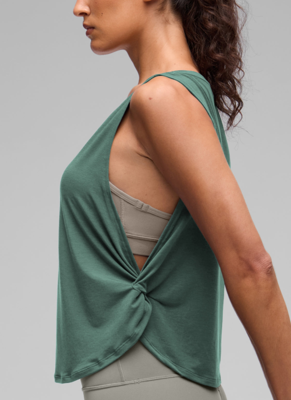 CRZ YOGA Women's Workout Quick Dry Crewneck Waist Length Relaxed Fit Tank Graphite Green @model_info:V