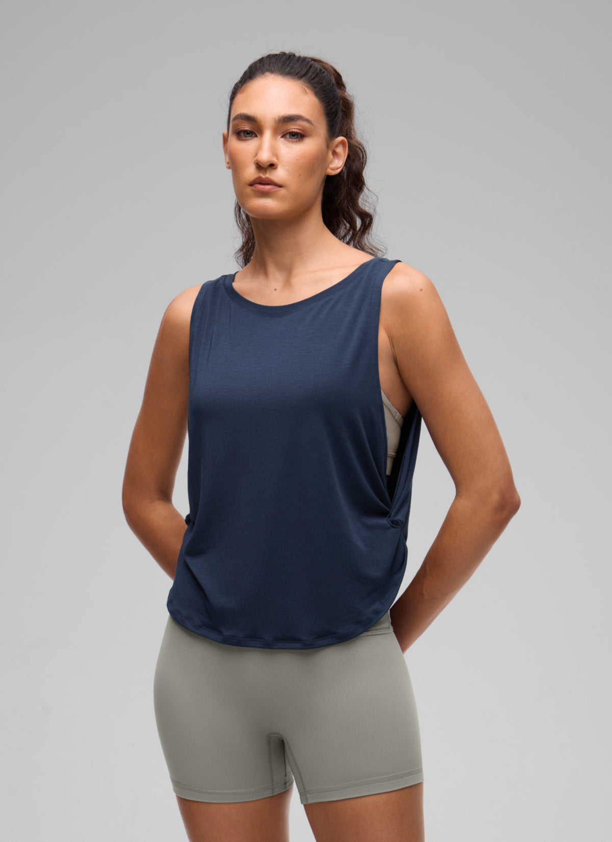 CRZ YOGA Women's Workout Quick Dry Crewneck Waist Length Relaxed Fit Tank Club Blue @model_info:V