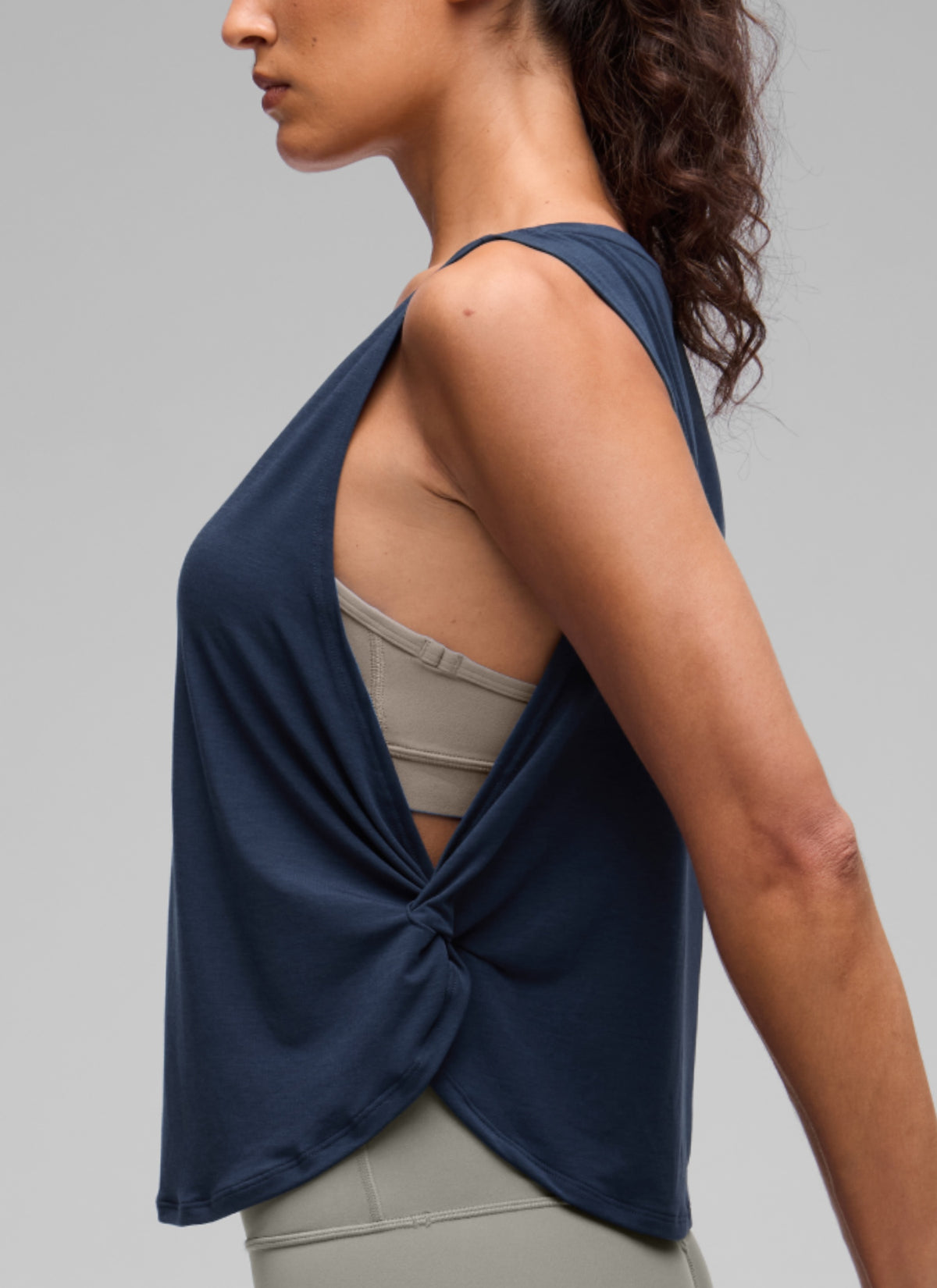 CRZ YOGA Women's Workout Quick Dry Crewneck Waist Length Relaxed Fit Tank Club Blue @model_info:V