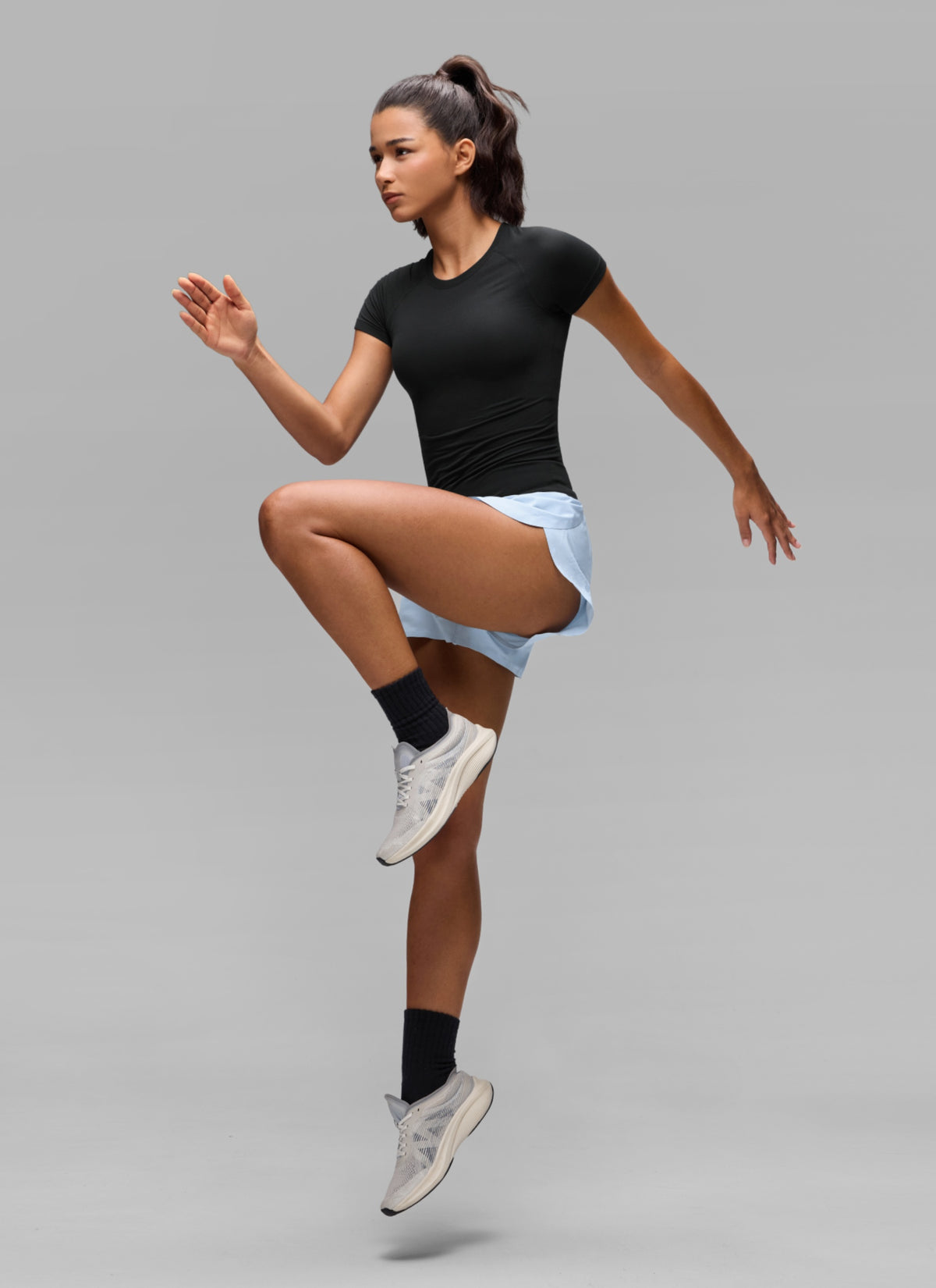 CRZ YOGA Women's Workout Seamless Crewneck Fitted Hip Short Sleeves Black @model_info:A