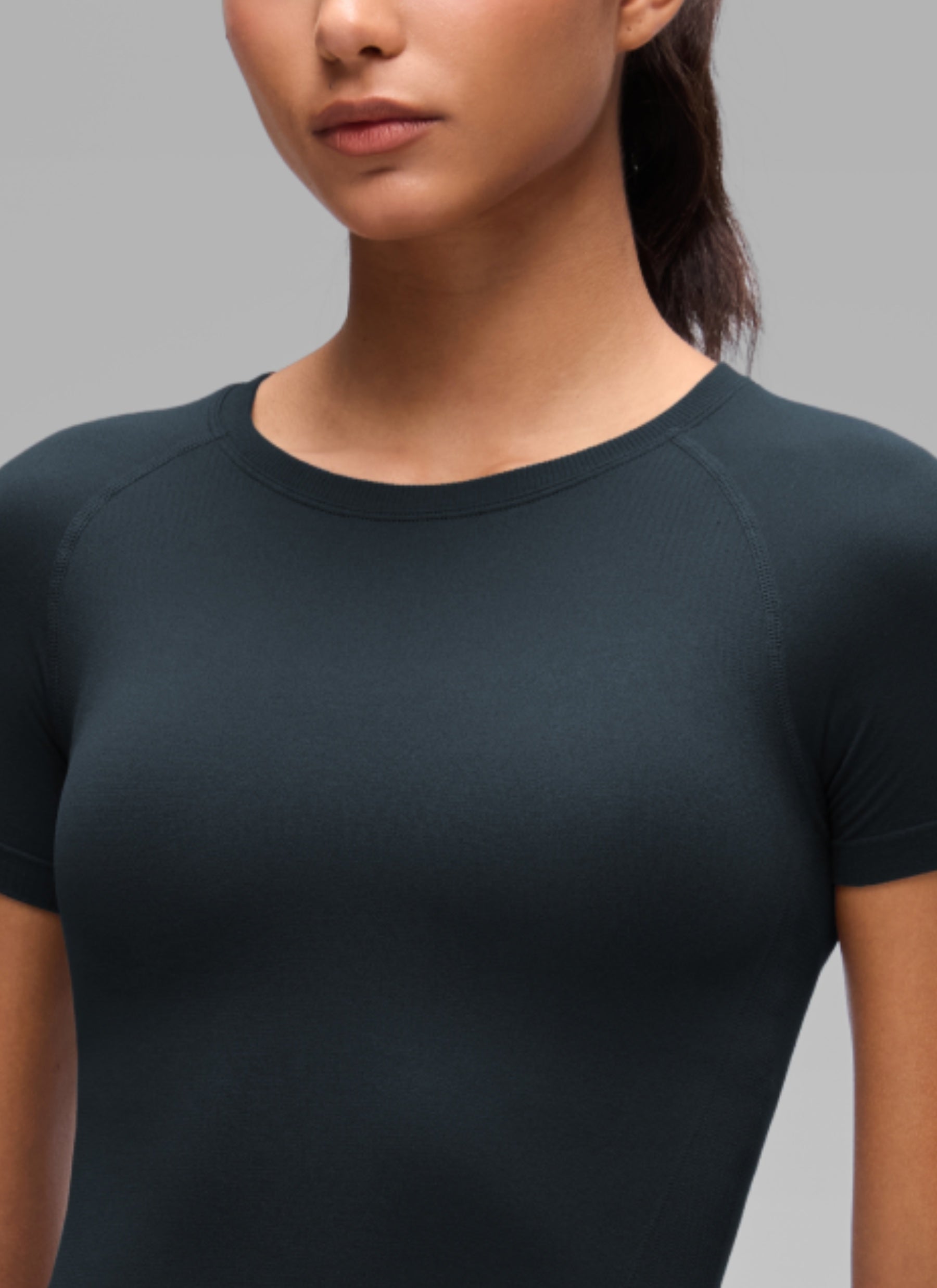 CRZ YOGA Women's Workout Seamless Crewneck Fitted Hip Short Sleeves True Navy @model_info:A