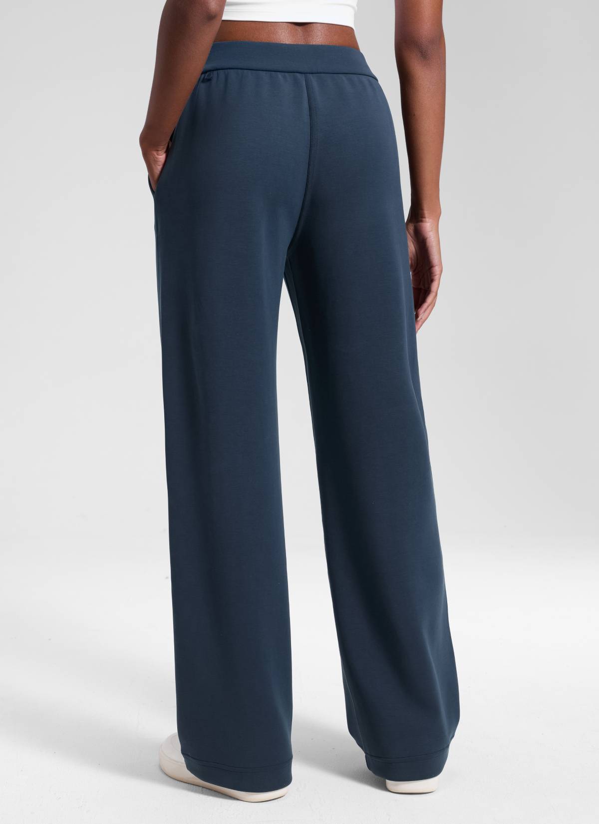 CRZ YOGA Women's SoftAura Casual Mid Rise Pocket Straight Leg Pant 30