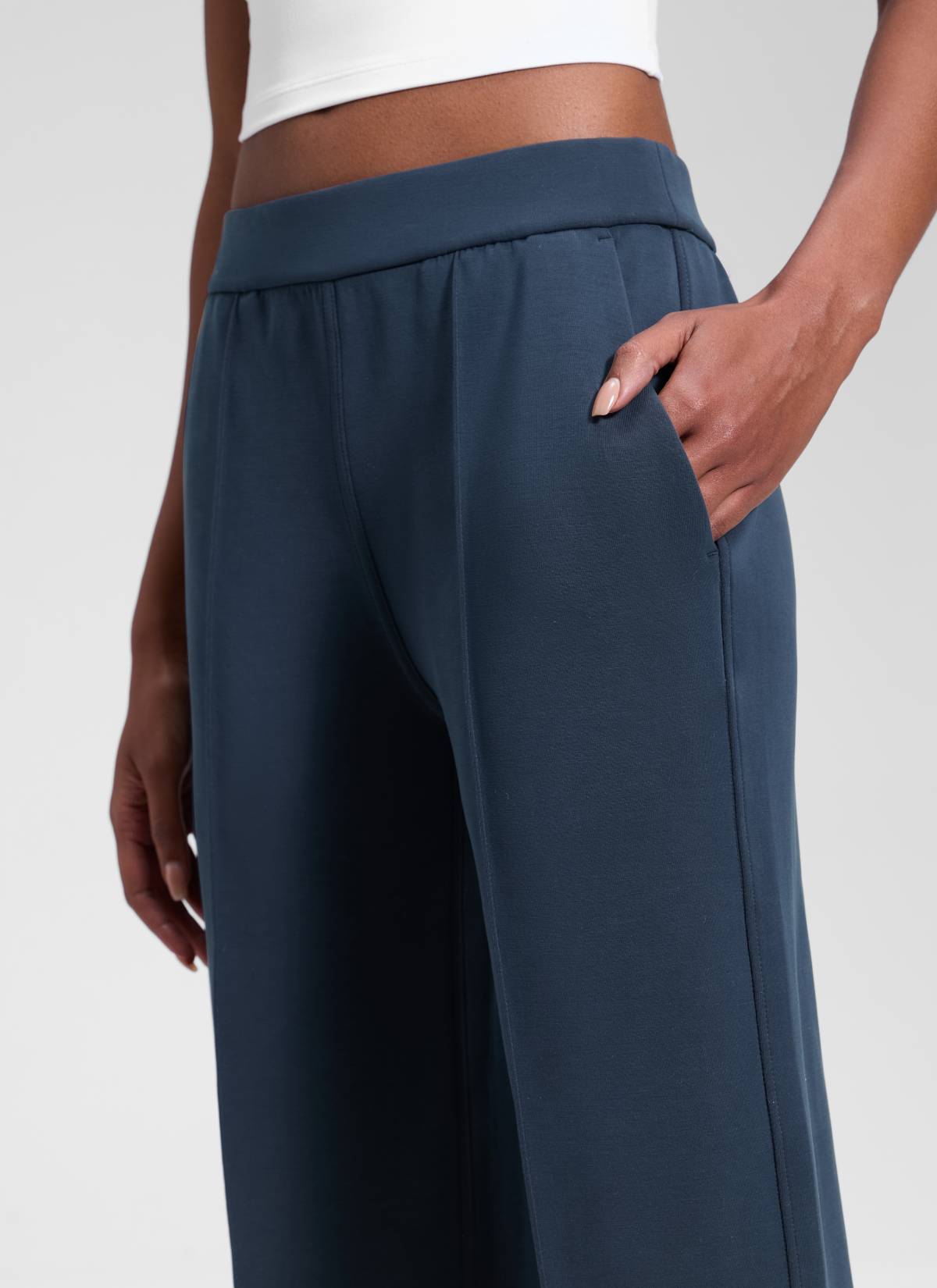 CRZ YOGA Women's SoftAura Casual Mid Rise Pocket Straight Leg Pant 30