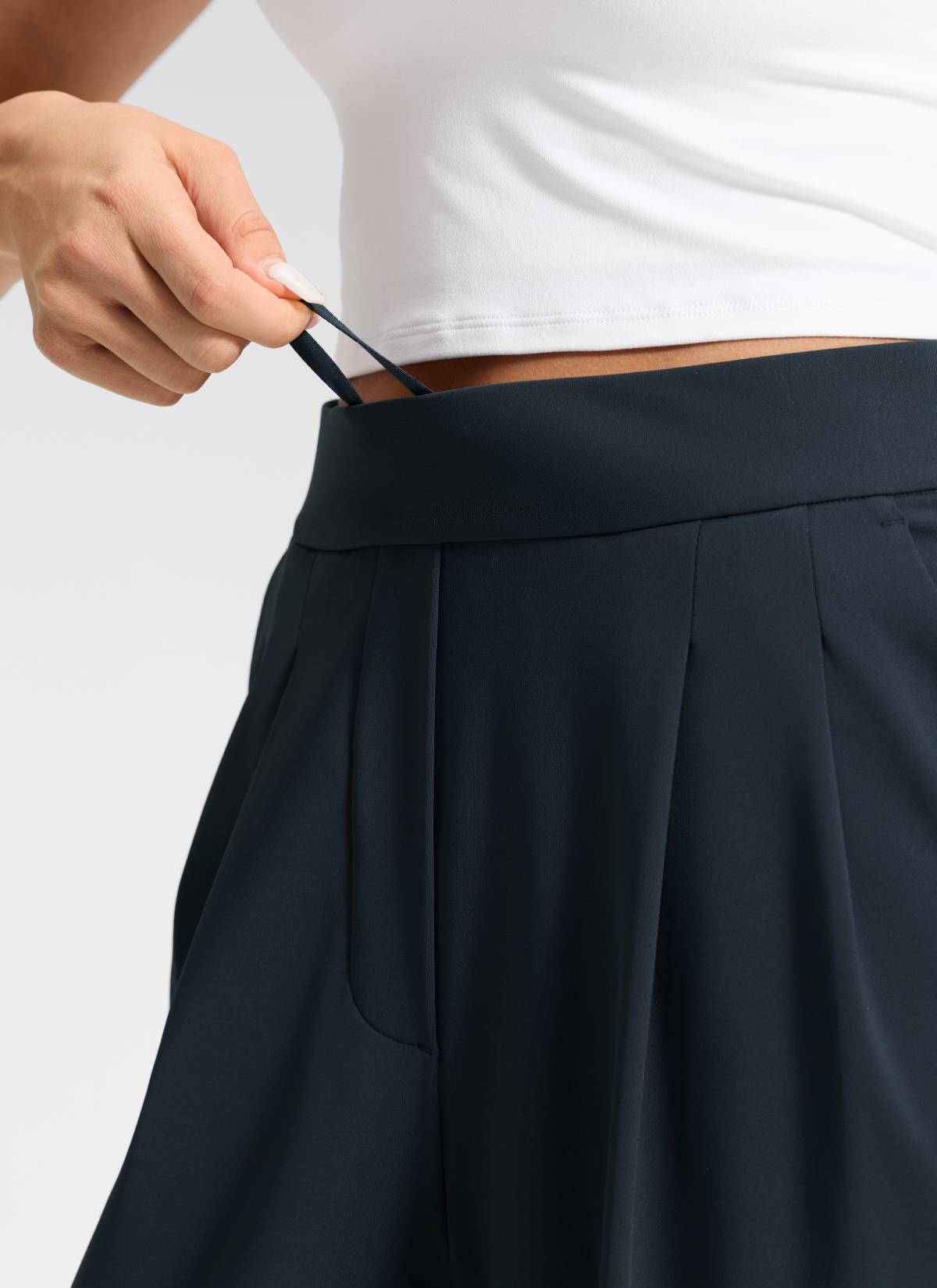 CRZ YOGA Women's Business High Rise Pocket Wide Leg Pleated Pants True Navy @model_info:Anano