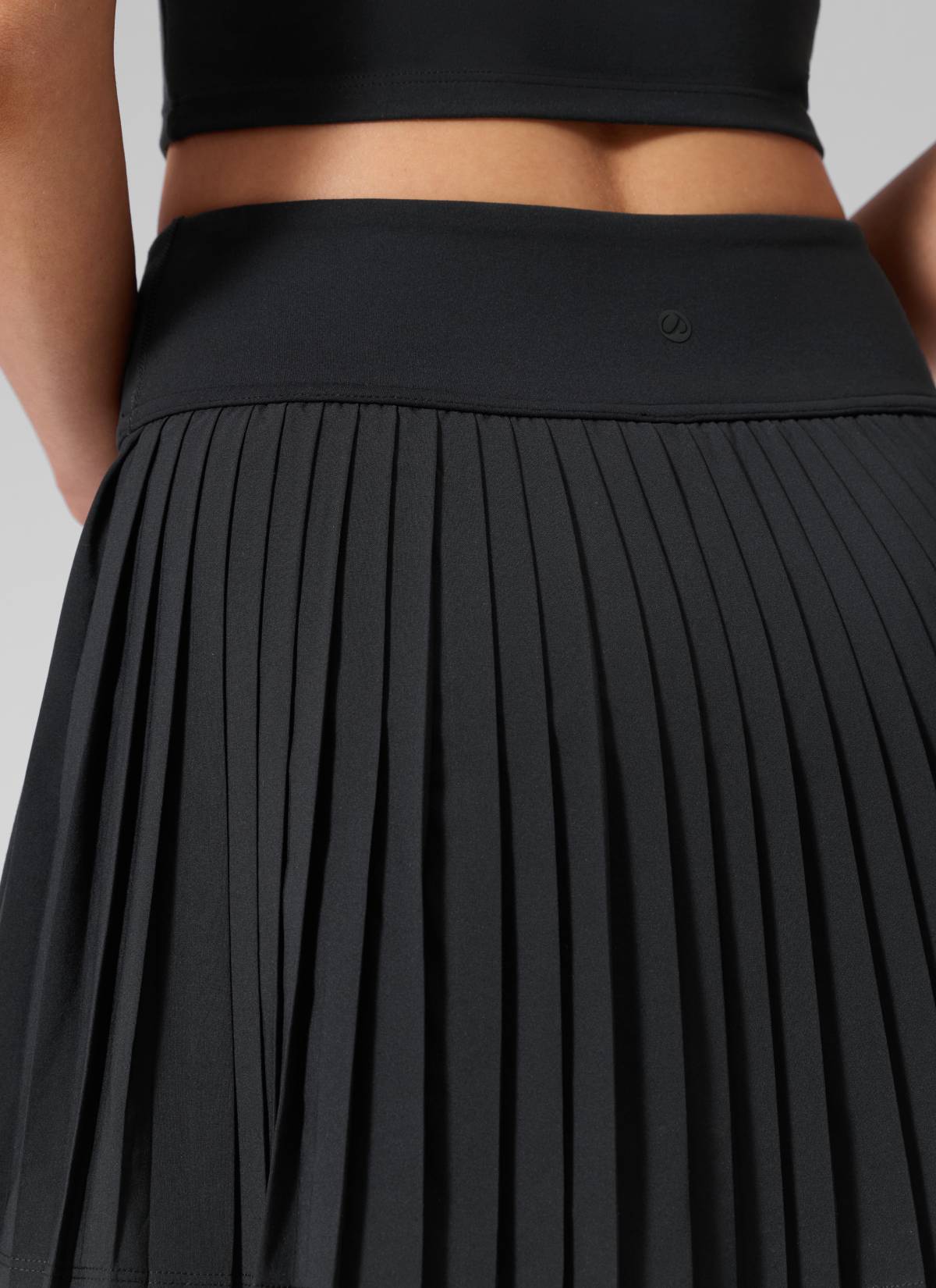 CRZ YOGA Women's Dual-fabric Tennis Pocket Pleated Back Mini Skirt Black